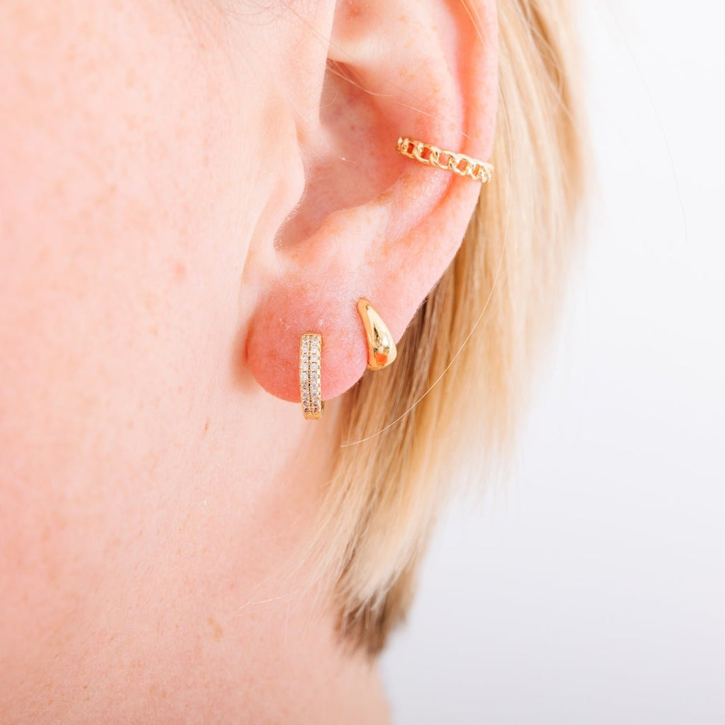 With a stunning and classic design, these earrings go with EV. ERY. THING.&nbsp; They are both timeless and on trend.&nbsp; Their&nbsp;unique click in click out clasp&nbsp;allows you to&nbsp;leave them in day and night without any discomfort.&nbsp;