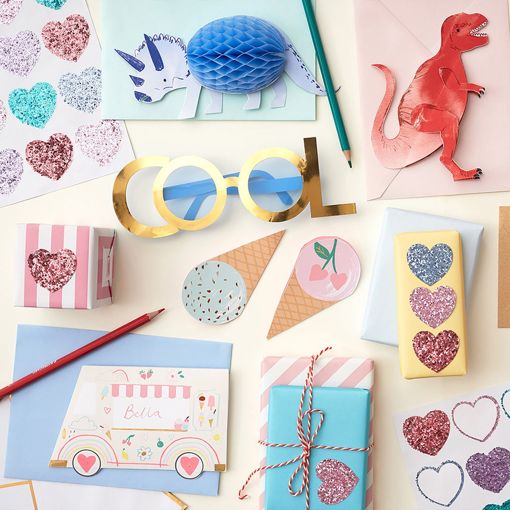 A super cool way to say Happy Valentine's Day is with these incredible ice cream cards, which come with ice cream van envelopes. They're also a great gift, as they each contain a friendship bracelet too. Ideal to give to all your classmates, friends and family to show how much you care.