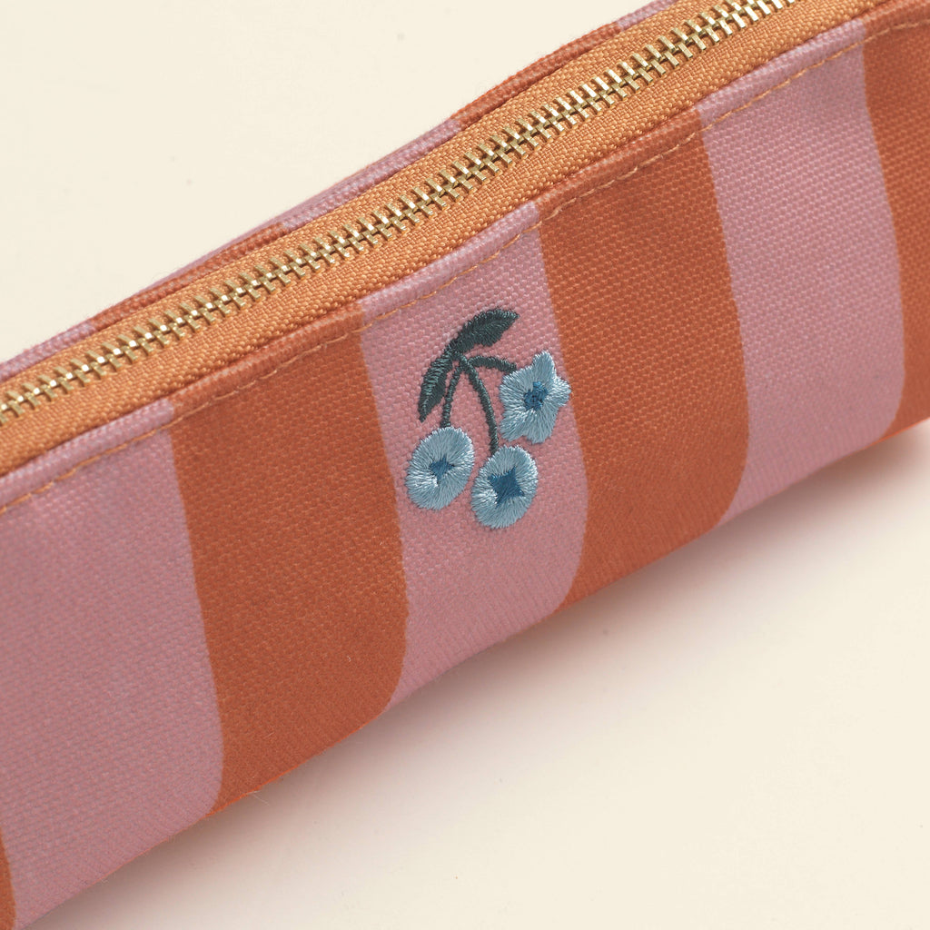 Keep all your paper tools in one place with this Papier pencil case. With a chic striped pattern and a cherry flower motif, it’s bound to brighten your days. Perfect for carrying your creativity with you, whether you’re at your desk or on the move.