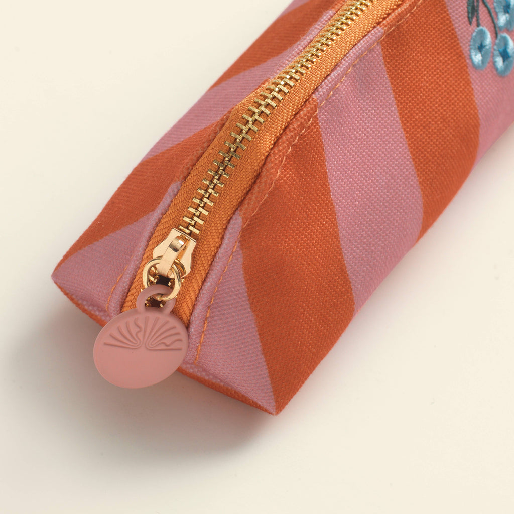 Keep all your paper tools in one place with this Papier pencil case. With a chic striped pattern and a cherry flower motif, it’s bound to brighten your days. Perfect for carrying your creativity with you, whether you’re at your desk or on the move.