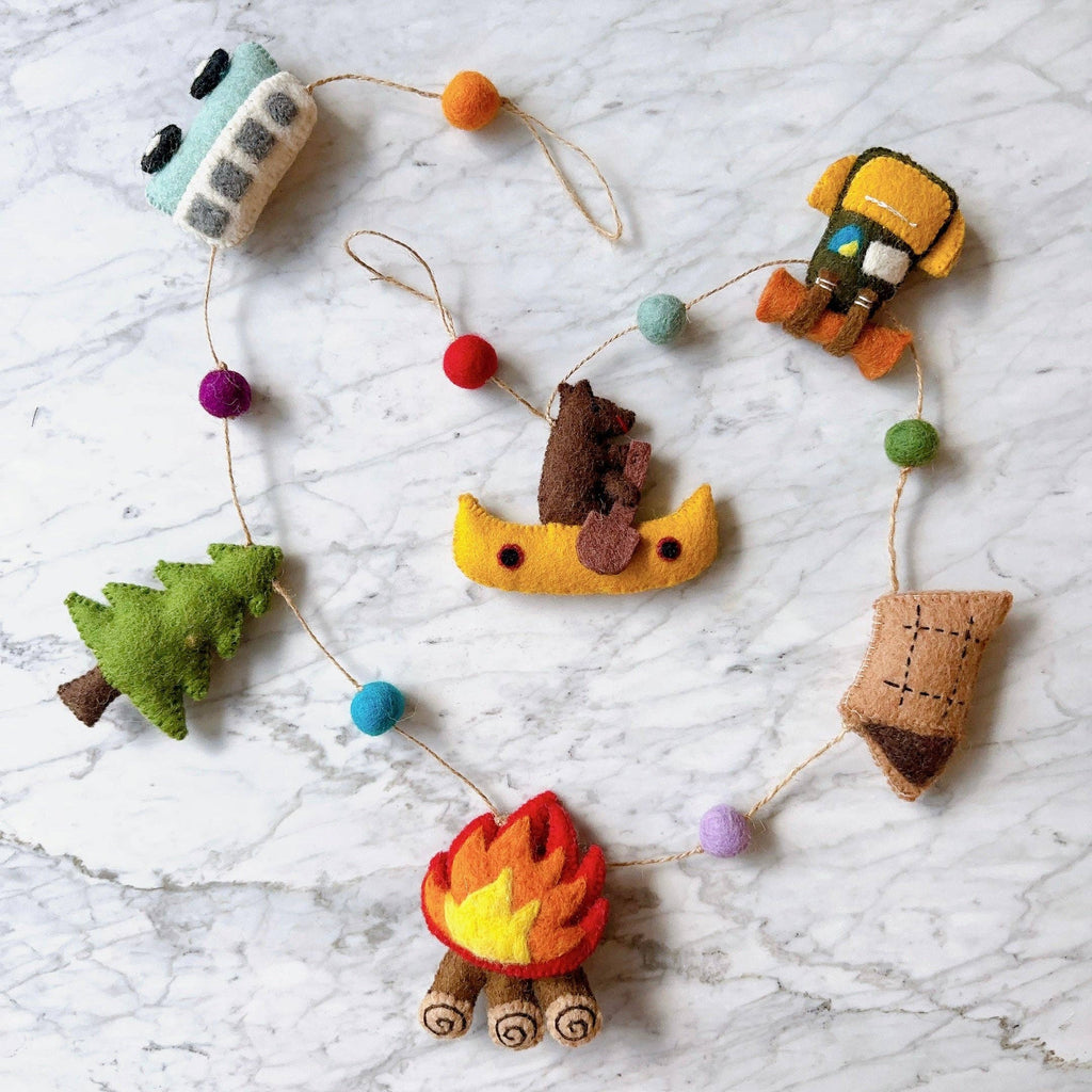 Embrace the spirit of adventure with our "Camping Garland." 🏕️ Featuring a charming blue mini van, a sturdy tree, a cozy campfire, a classic tent, a trusty backpack, a bear-adorned kayak, and more. Let this garland ignite memories of outdoor escapades and the thrill of the wild, bringing the essence of camping right into your space.