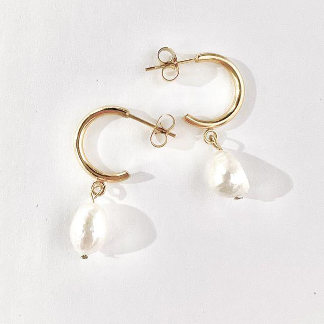 Small Single Pearl Hoops - Natural pearl and gold plated steel