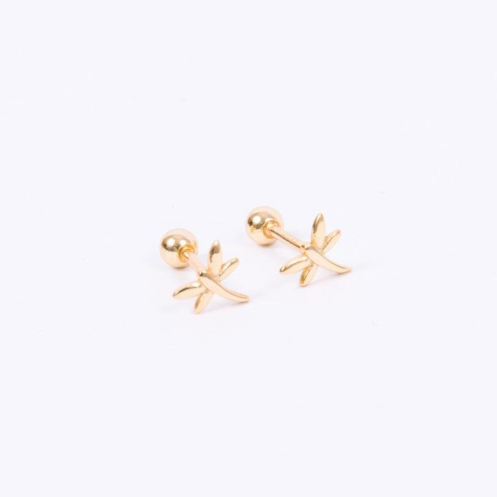 Freaking cute and freaking tiny dragonfly studs. 18k gold over 925 sterling silver. 5mm wide. 20 gauge. Perfect for multiple piercings. Hypoallergenic. Anti tarnish. Perfect for sensitive ears