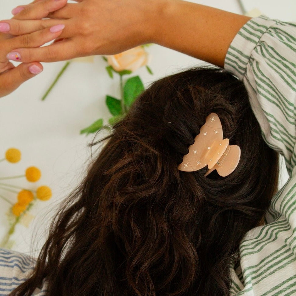 Get ready to add a touch of sparkle to your hairstyle with our Sparkle Claw Clip in peach! The tiny white rhinestones add a subtle shimmer to any look, while the semi-circle claw clip makes for a secure hold. Perfect for adding a bit of fun and glamour to your everyday style.