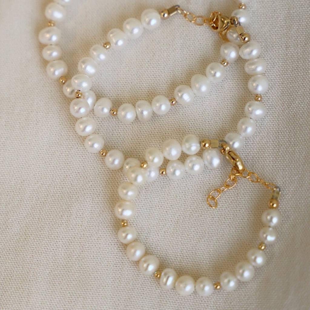 Our Kailani Bracelet s a beautiful beachy bracelet that is perfect to style everyday for this summer season. Made out of our freshwater nugget pearls and gold beaded accents, everyone will be asking you where you got your modern pearl bracelet. This is the kids version of our adult style Kailani bracelet.