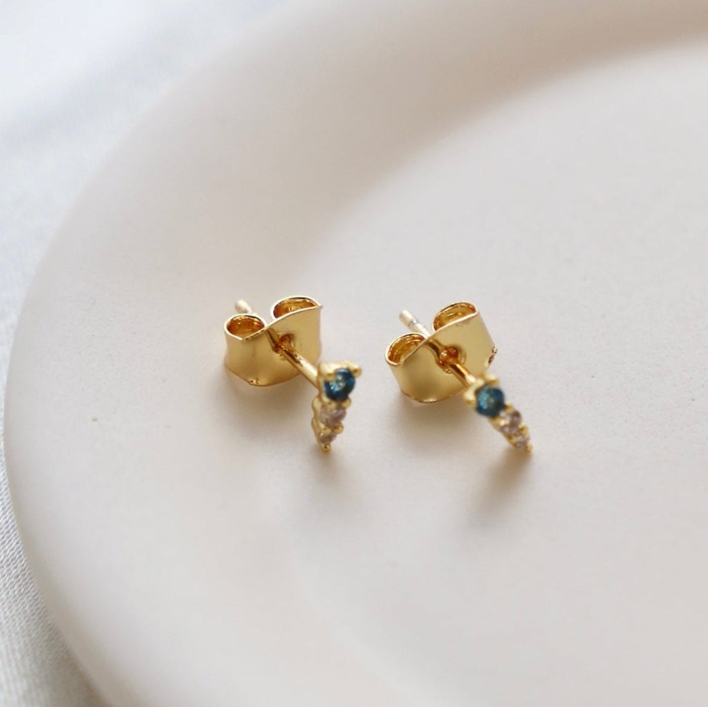 Introducing the Aqua Trio Stack Stud - a petite, CZ stacked trio stud. Featuring a stunning, aqua CZ for the top stone, this elegant earring offers a touch of glamour and sophistication. 2.5 X 6mm