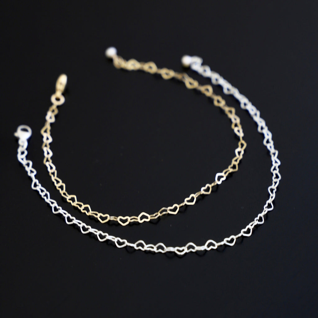 This elegant chain bracelet features interconnected hearts, symbolizing everlasting love and affection. The delicate design adds a touch of romance to any outfit, making it the perfect accessory for any occasion. Crafted with high-quality materials, this bracelet is a timeless addition to your collection.