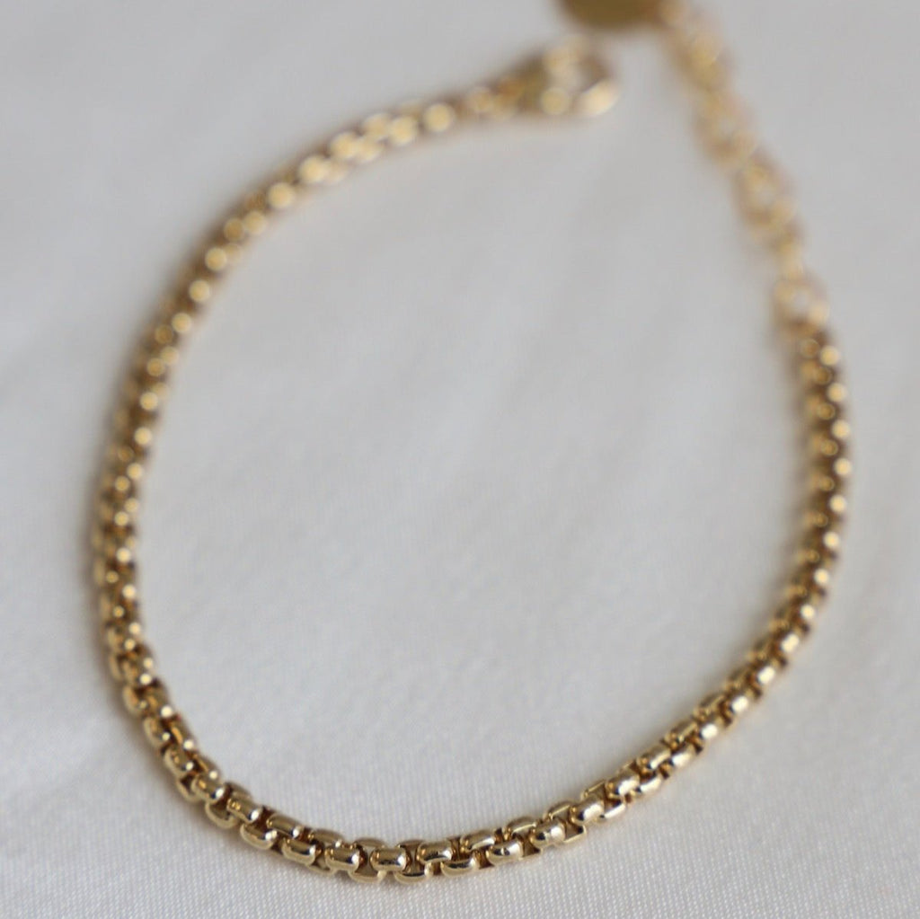 The Holland Chain Bracelet is made with 24 karat gold plate and features a round box chain for a classic yet luxurious look. With its sleek design and top quality materials, this bracelet is perfect for special occasions or everyday wear.