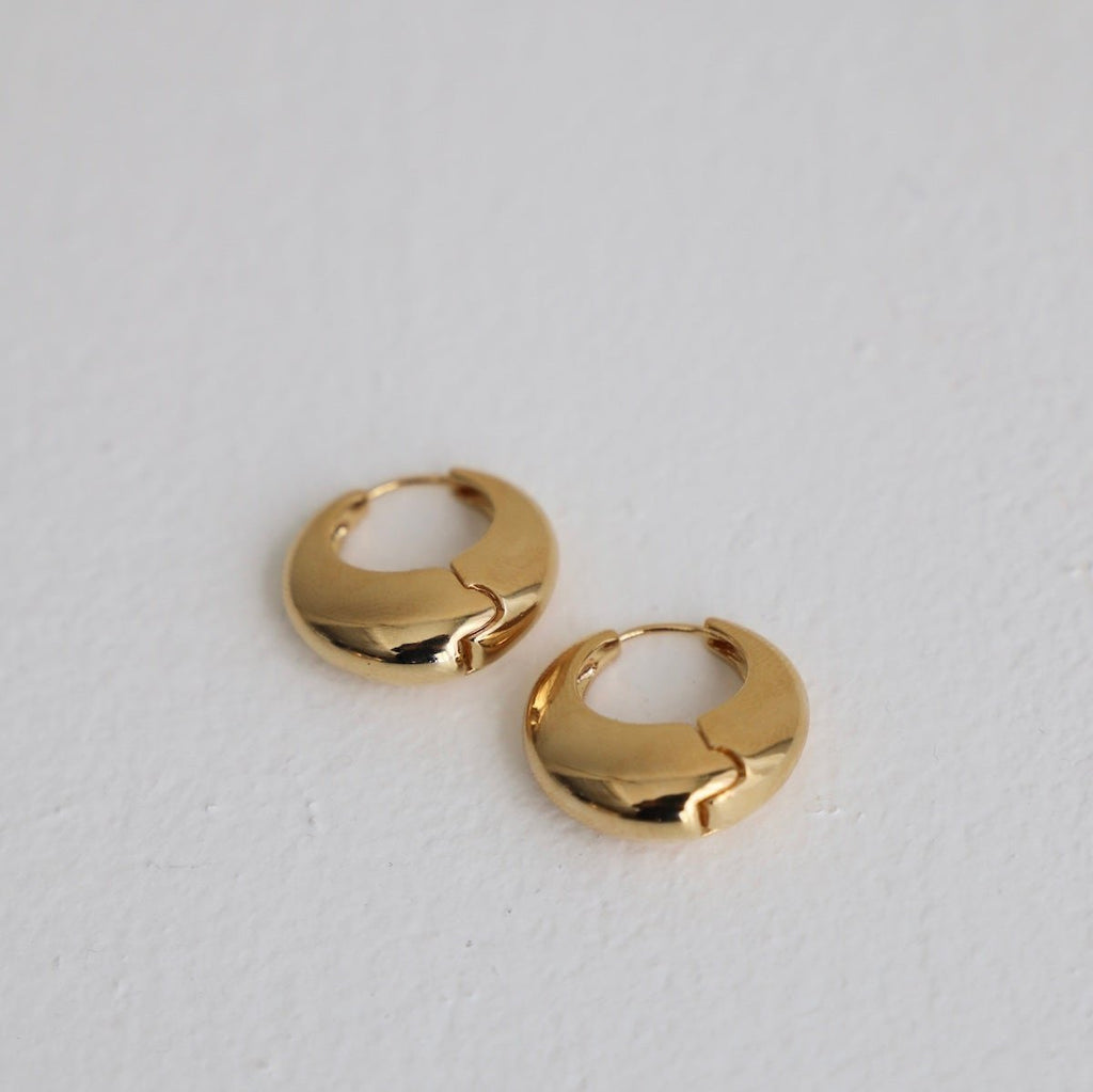 Elevate your wardrobe with these Amalfi Hoops. These chunky gold statement huggies are perfect for any occasion and are a must-have for any fashion-forward individual. 16kt gold plate brass