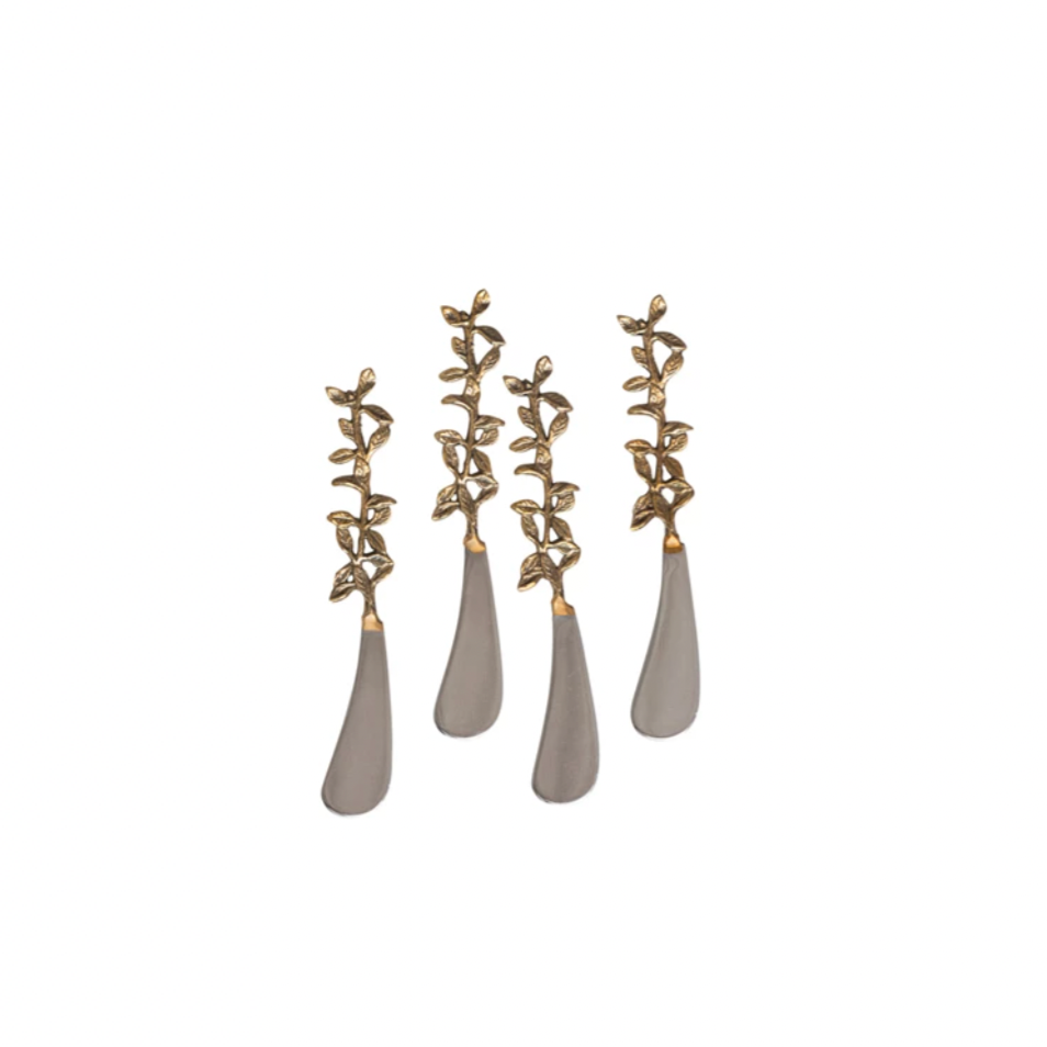 Impress any guests with this stainless steel and brass canapé knive. Featuring a lovely leaf handle design, and presented in a printed drawstring bag. Elevate holiday gatherings with our delightful collection of festive flatware, featuring whimsical designs and premium materials that will inspire delicious treats and delectable feasts.