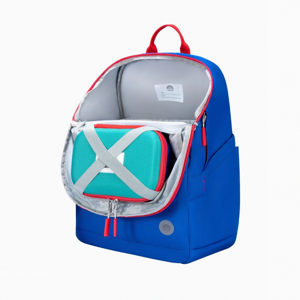 Take flight with the Ellis Lunch Bag in blue color block! This unique lunch bag features a playful blue color block design, perfect for kids or anyone with a sense of adventure. Keep your lunch fresh and cool while showing off your fun personality.&nbsp;&nbsp;