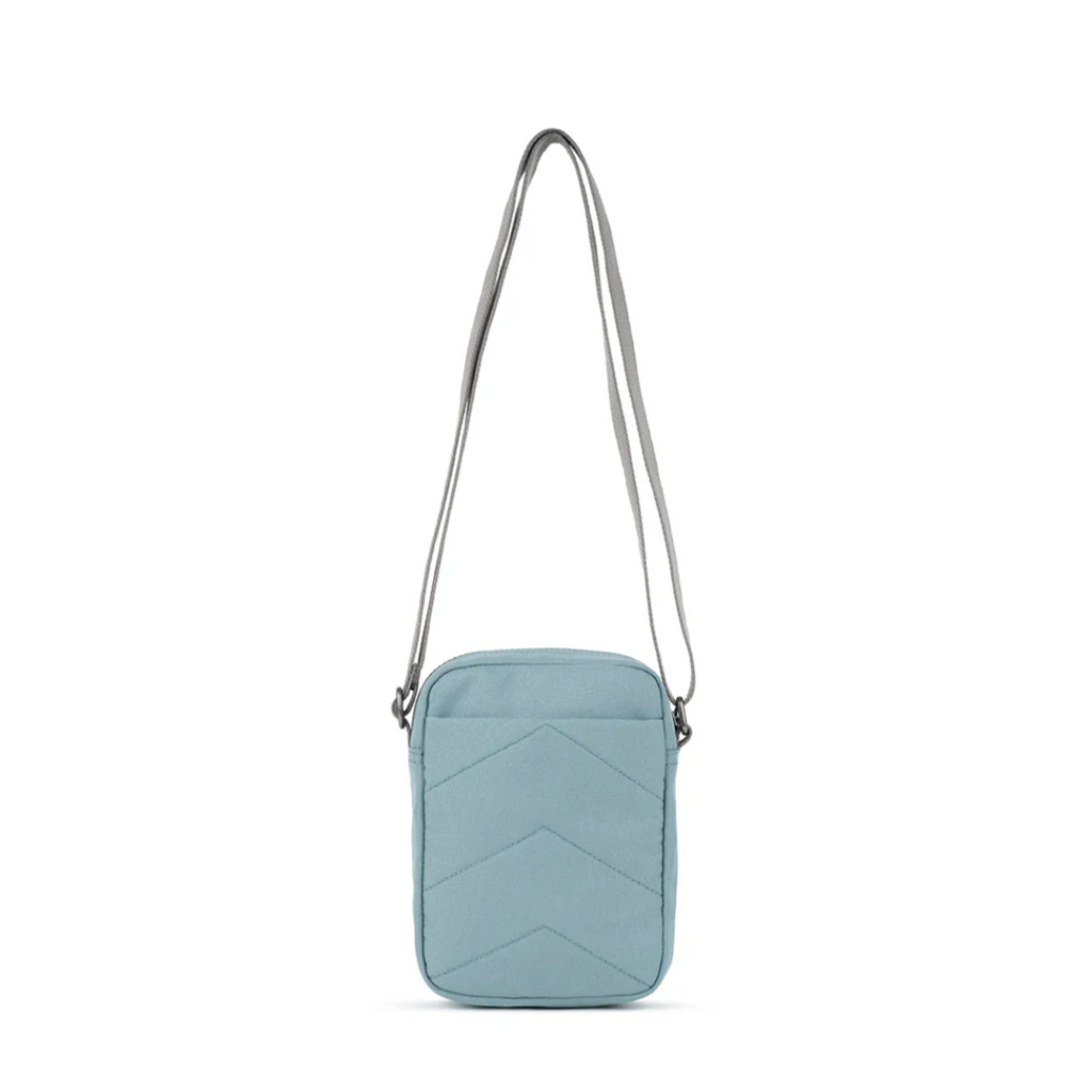 Give your phone, card, sunny’s and essentials their very own stylish way to be carried whilst you are on the move. This is the lightweight, urban accessory for you to travel light and ready! The Bond has a zipped outer pocket, an open outer back pocket and additional mesh pocket on the inside. This chunky crossbody is always by your side and fits nearly all mobile phones including the largest iPhone Max.