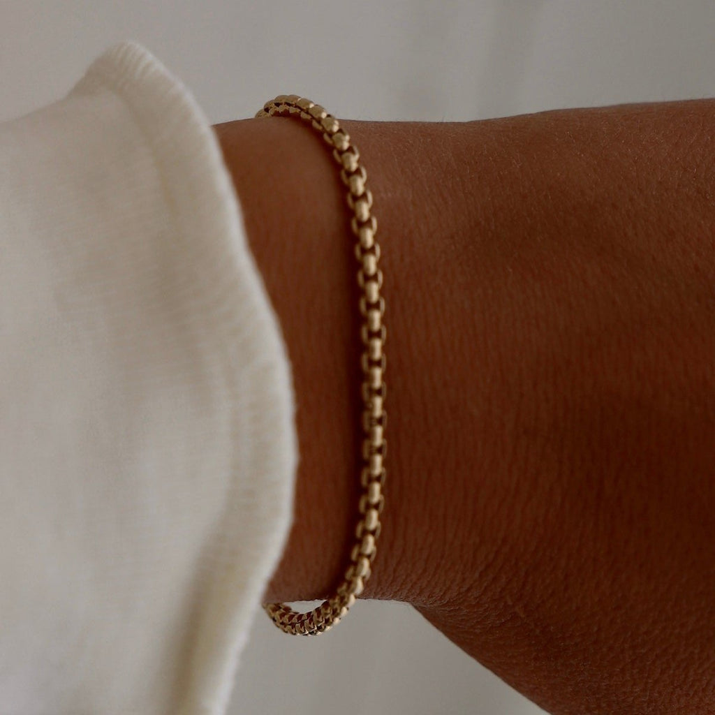 The Holland Chain Bracelet is made with 24 karat gold plate and features a round box chain for a classic yet luxurious look. With its sleek design and top quality materials, this bracelet is perfect for special occasions or everyday wear.