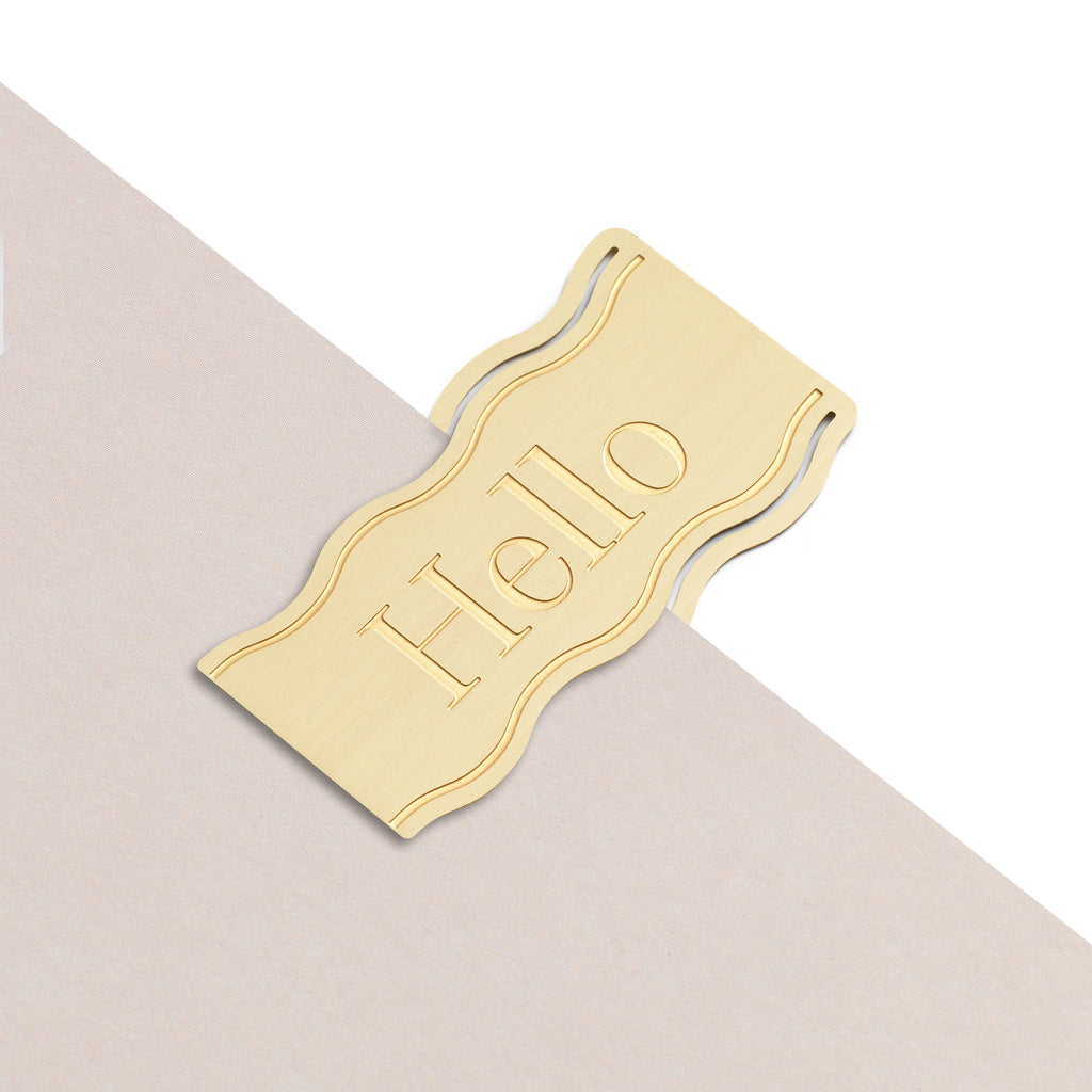 A golden way to never lose your place. Papier's beautiful brass bookmark is sturdy and stylish. Suitable for books of all kinds – from marking blank sections in your journal, to keeping your place in a page-turning novel. Material: shiny, lightweight brass.