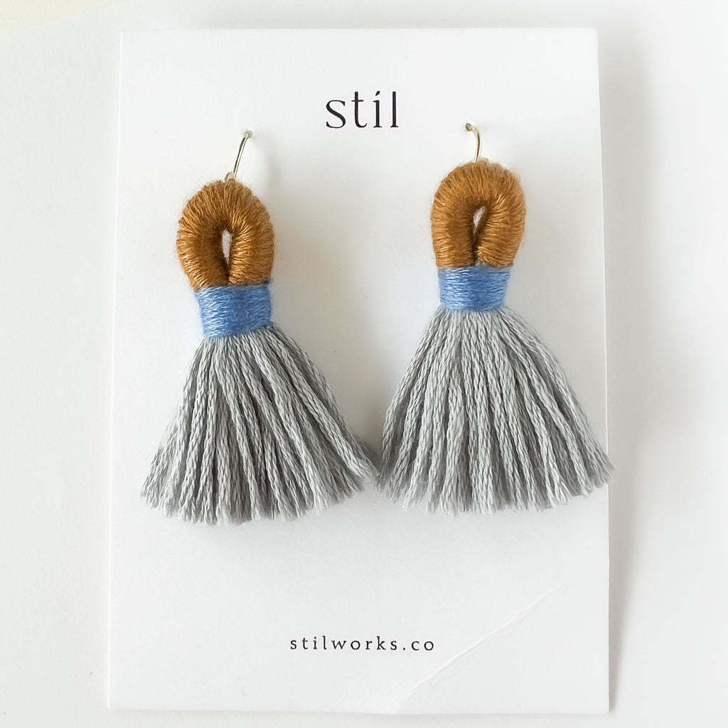 Tassel earrings. Cotton and gold plated brass 