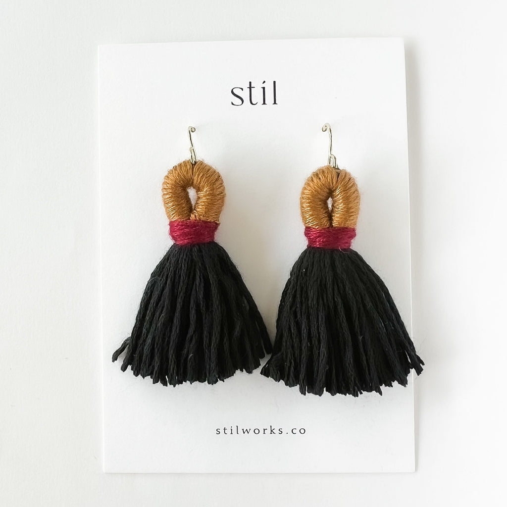 Tassel earrings. Cotton and gold plated brass 