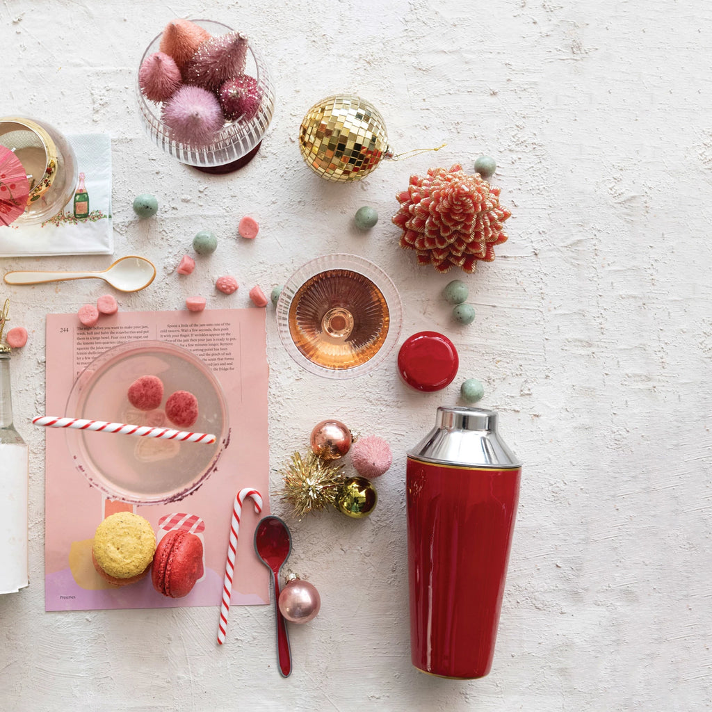 This charming set of 6 glass stir sticks is shaped like the iconic candy cane, instantly evoking the warmth of the holiday season. Each stick is carefully crafted from glass, featuring a classic red and white stripe design that's sure to stir up both nostalgia and the drink.