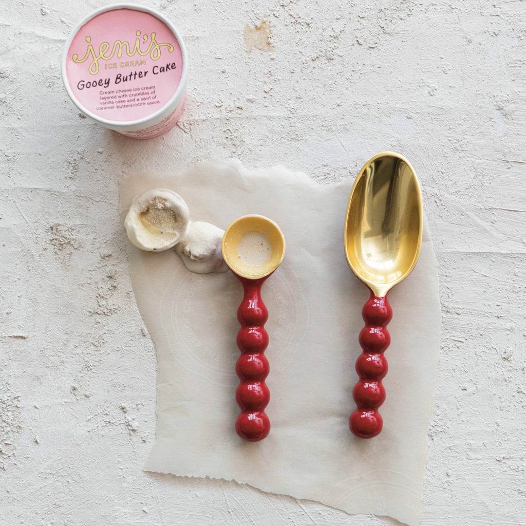 This aluminum scoop features a red and gold enameled finish that adds a touch of elegance and color to the kitchenware. The scoop has a sleek and shiny appearance that matches well with any decor. It is ideal for scooping ice, flour, sugar, coffee, or any other dry or wet ingredients. The scoop has a long and ergonomic handle that makes it easy to hold and use. It also has a hole on the end for hanging or storing. The scoop is made of aluminum, which is durable, lightweight, and easy to clean.