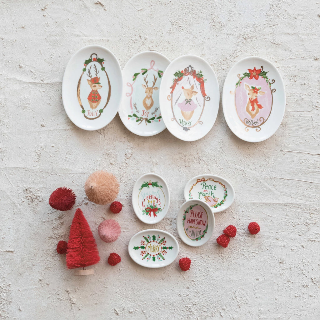 This darling stoneware dish features a charming deer and festive holiday design, adding a touch of whimsy to your dining table. Perfect for serving up your favorite holiday treats with a touch of quirkiness.&nbsp;